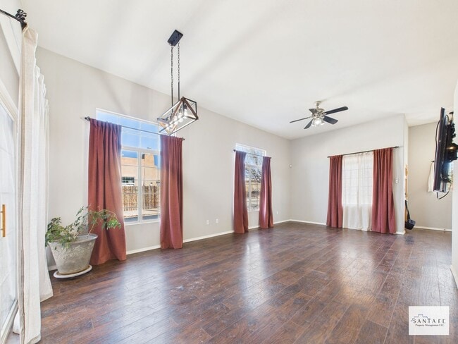 Building Photo - UNFURNISHED 3 Bedroom in Desirable Community