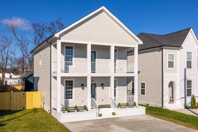 Stunning full-length balcony & front porch - 109 Scruggs St Unit Main