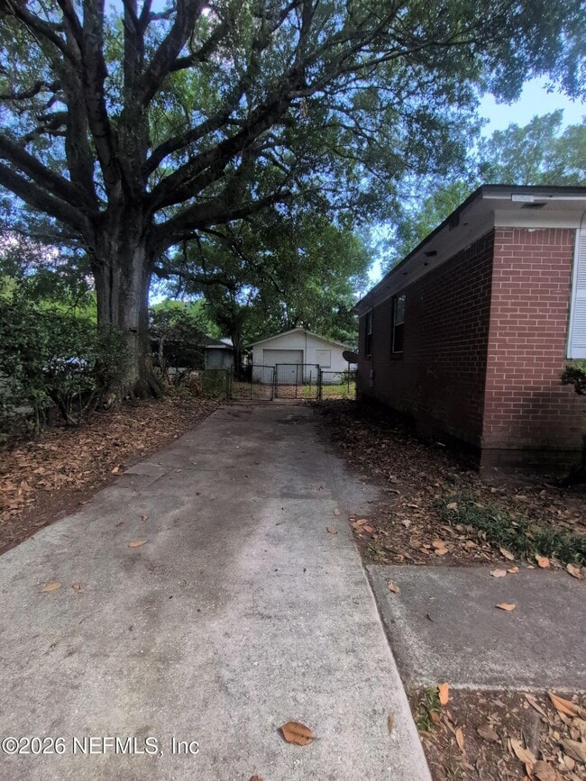 Photo - 3350 Sunnybrook Ave N