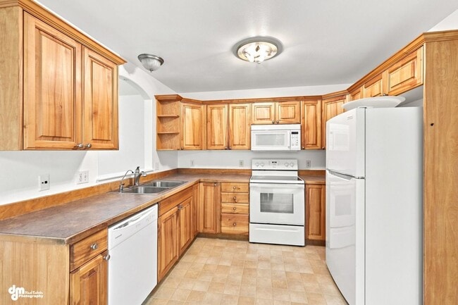 8643 Lynnette Dr Unit 2
