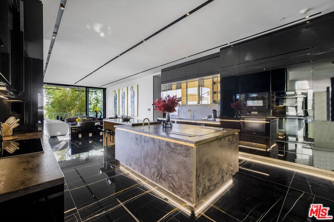 Photo - 1369 Londonderry Pl