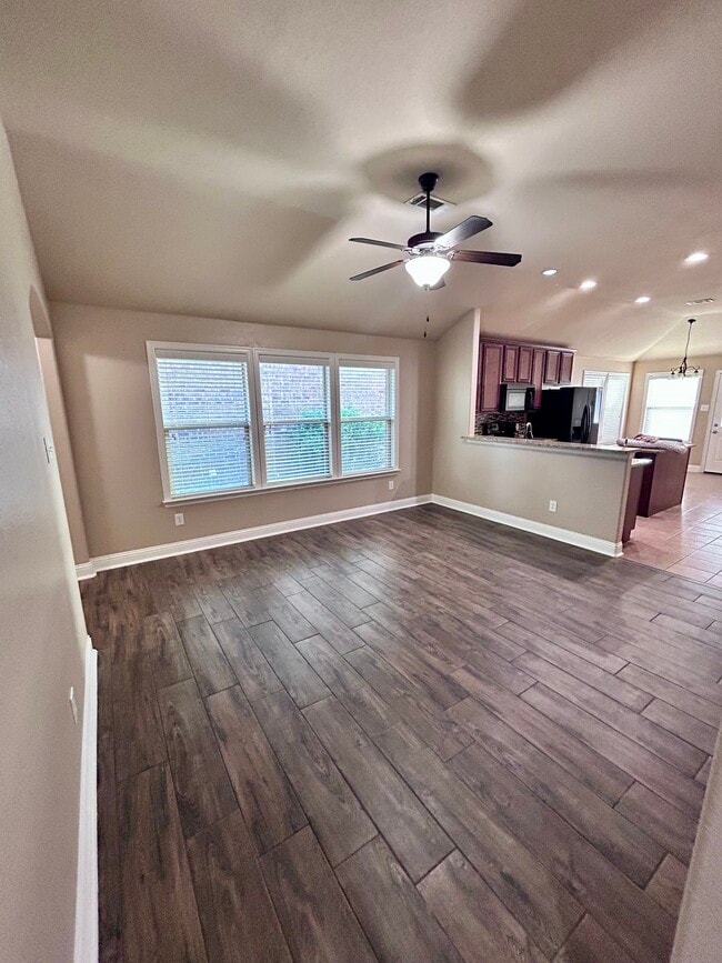 Photo - 1521 Applegate Way