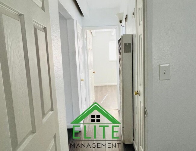 Building Photo - 2980 Stingy Ln Unit 2980 Stingy Ln #B Rental