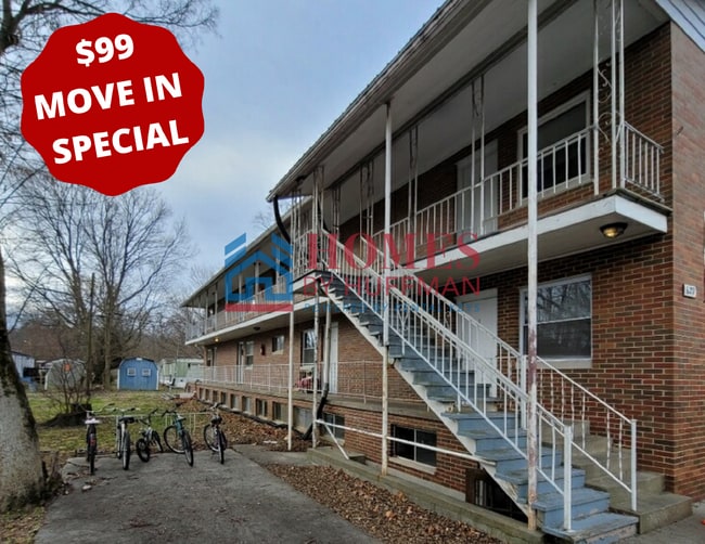 Building Photo - $99 Move In Special | Two Bedroom Apartmen... Unit 3B
