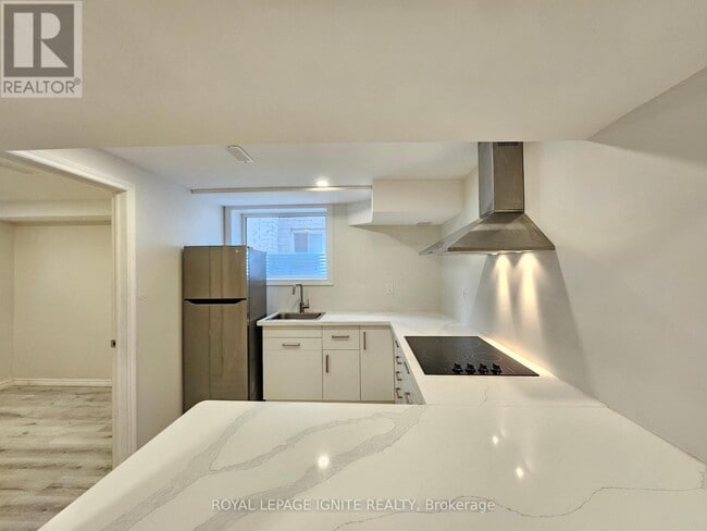 Photo - 669 Sweetwater Cres