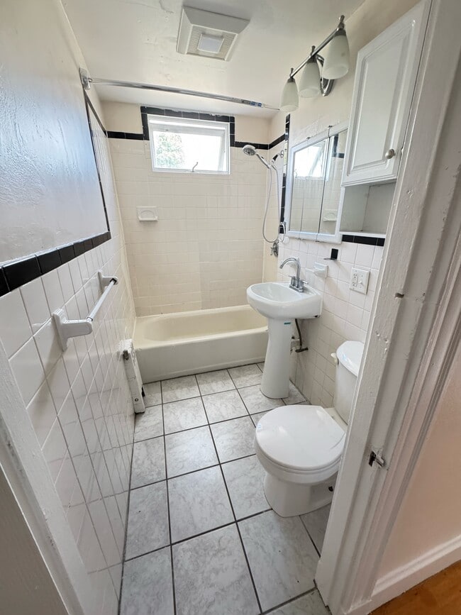 Photo - 37 Atkins St Unit 6