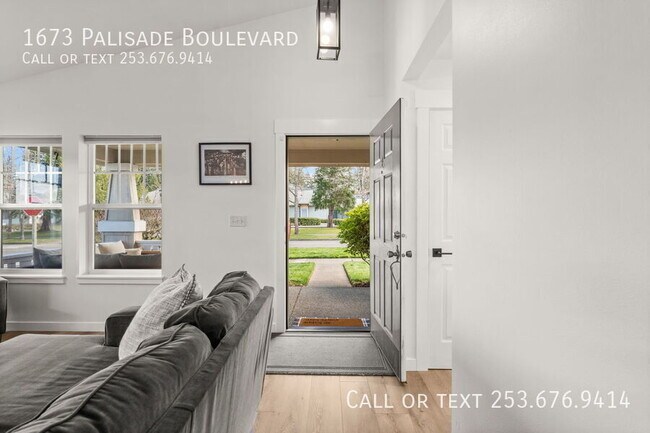 Photo - 1673 Palisade Blvd