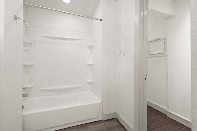 Photo - 240 N York St Unit Apt 1