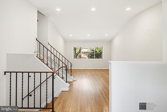 Photo - 9717 Hedin Dr