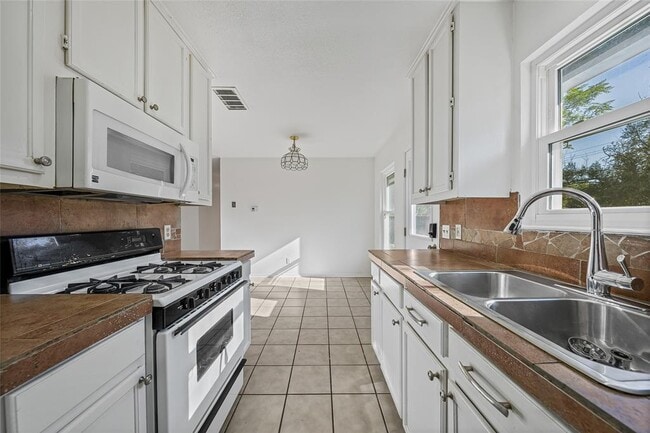 Photo - 3007 Steck Ave