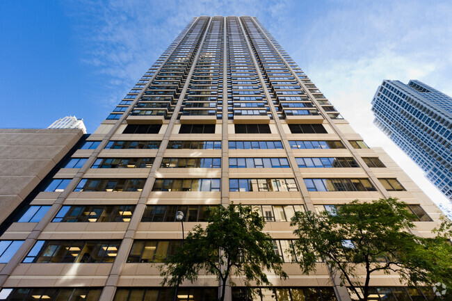Building Photo - 30 E Huron St Unit 1405 Rental