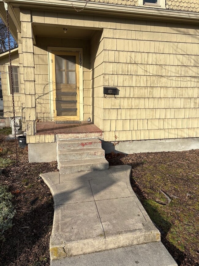 Building Photo - AN Ridenbaugh Unit Anne & Nate 1801 N 11th