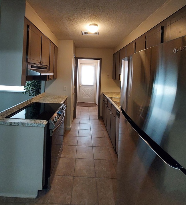 Photo - 126 Foxwood Cir
