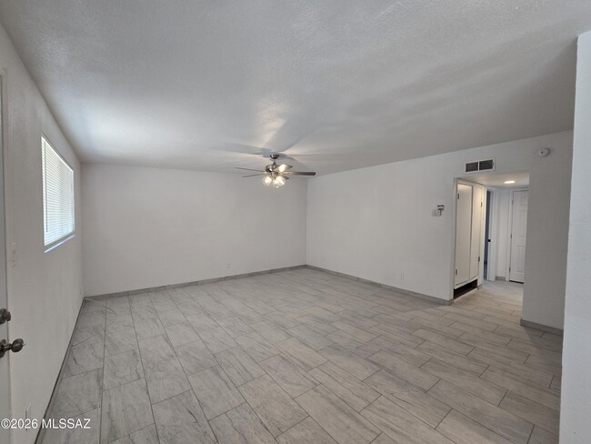 511 N Iroquois Ave