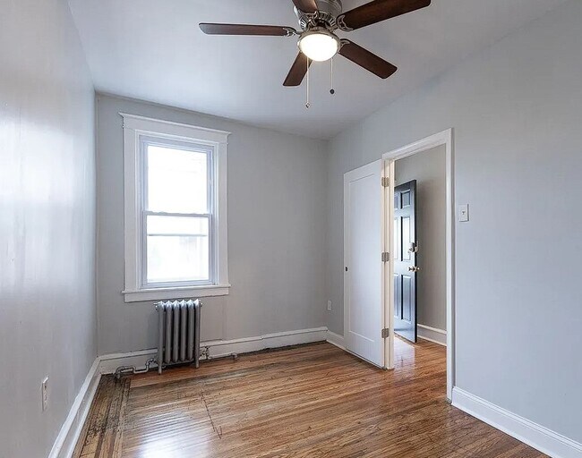 Photo - 1872 Conlyn St