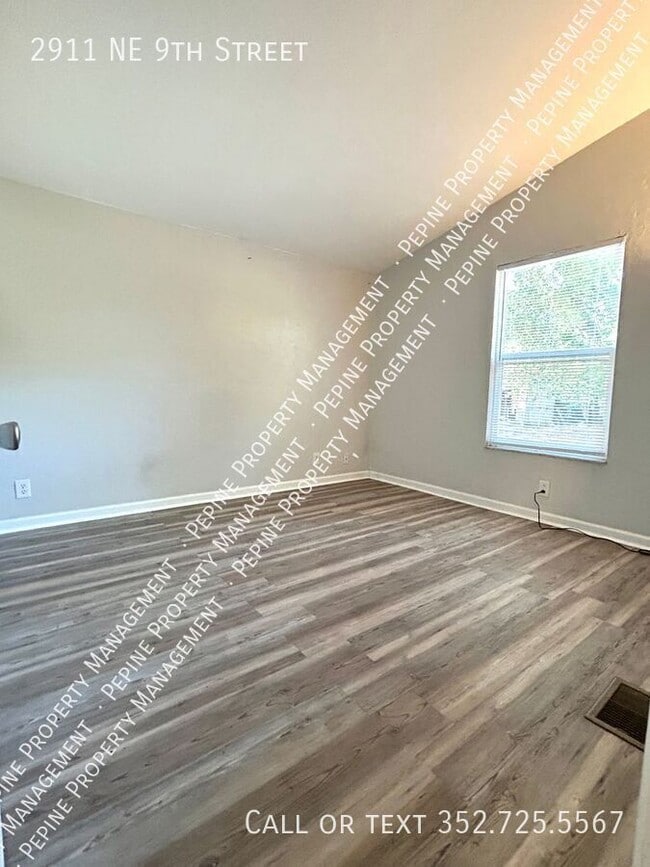 Photo - 2911 NE 9th St