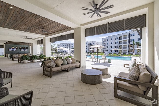 Poolside Lounge