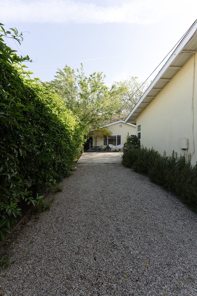 Photo - 2841 Los Feliz Dr