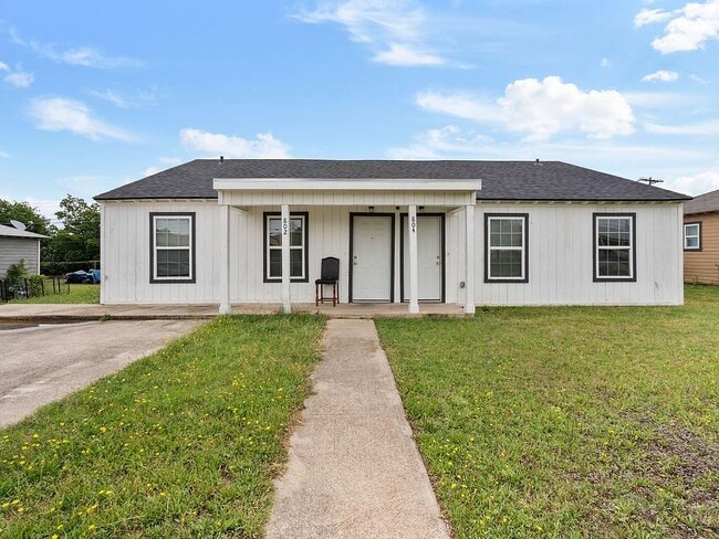 Building Photo - 802 Stetson Ave