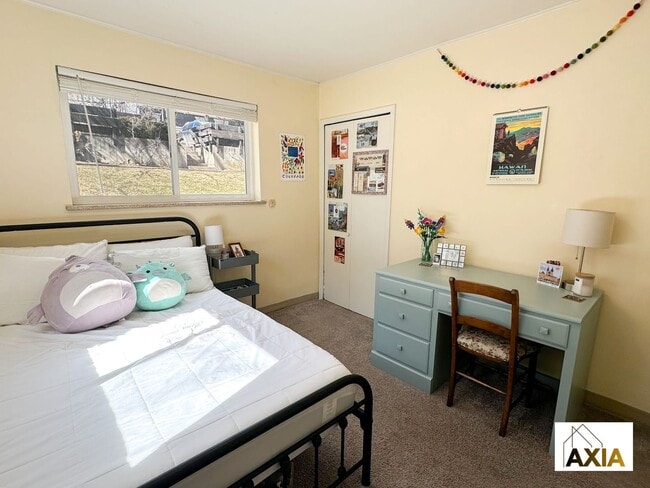 Building Photo - 715-723 19th Unit 717