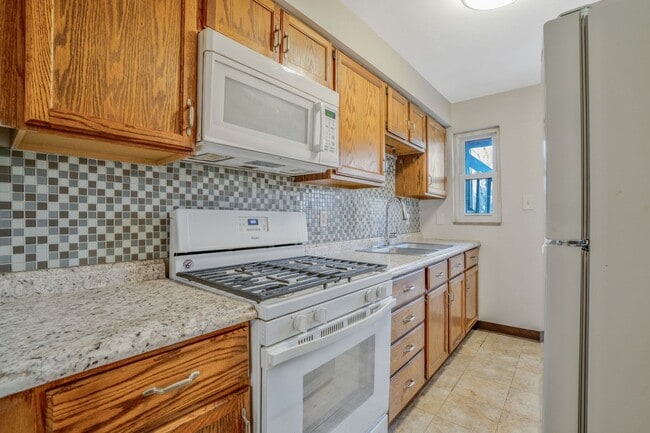 Photo - Updated 1 Bedroom with Deck and Garage space! Unit 184 Apt 2