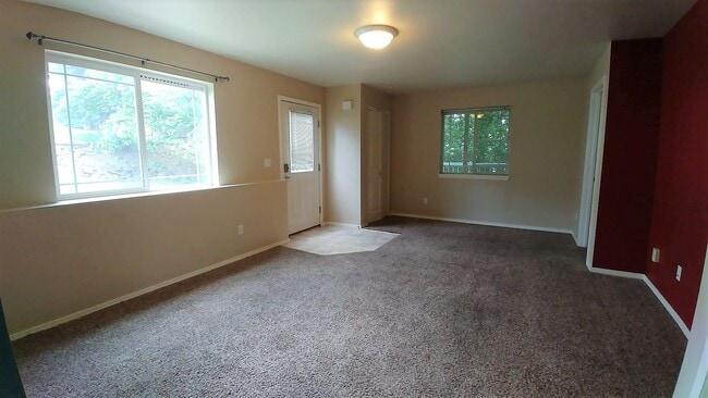 Photo - 530 SW Winter Cir Unit Lower