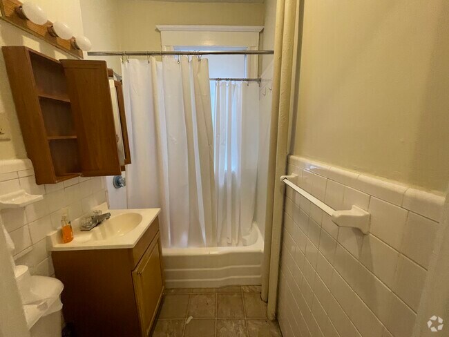 Building Photo - 19 Woodstock Ave Unit 4 Rental
