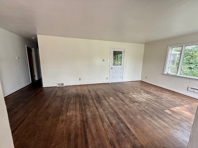 Photo - 104 Warnock Rd