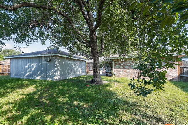 Building Photo - 15707 Lone Tree Dr