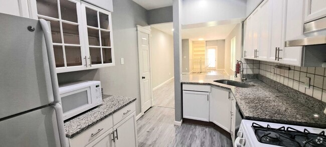 Building Photo - 5837 Nina Pl Unit 5837 nina Apt a