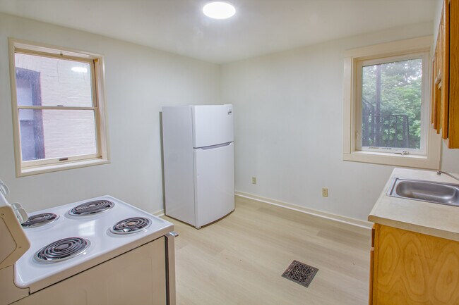 Photo - 421 Peebles St Unit 2