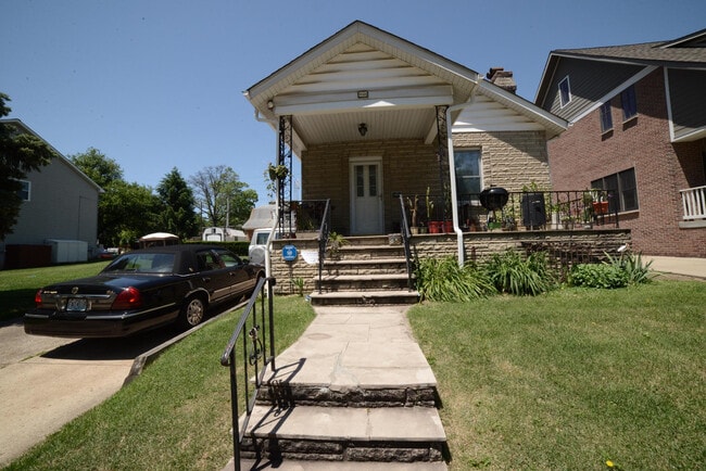 Front Entrance with good sized porch - 1101 Yale Ave