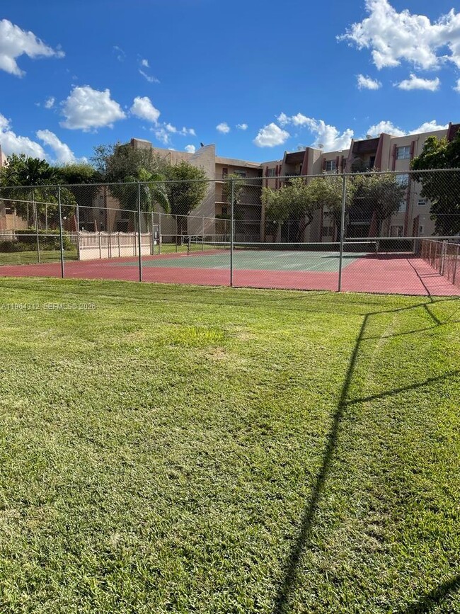 Photo - 13701 Kendale Lakes Cir Unit B-211