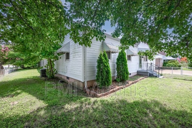 Photo - 3528 Bessie St