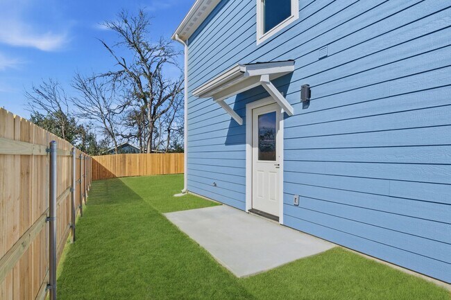 Photo - Modern Townhome for Rent – Modern Living at Its Best!