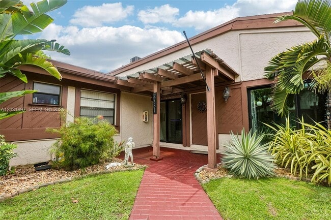 Photo - 2731 Parkview Dr S
