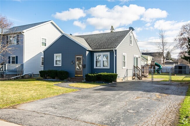 Building Photo - 241 Chesterton Rd Rental