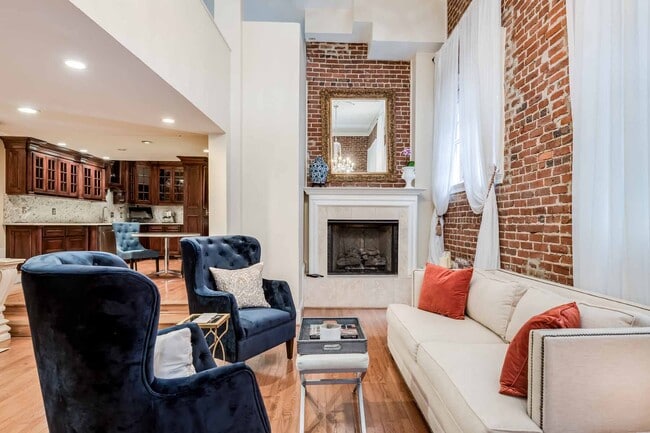 Building Photo - 2840 Peachtree Rd NW Rental