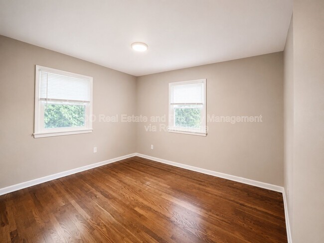 Photo - 10516 E 10th St S