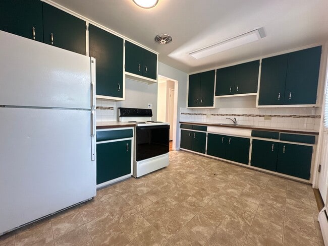 Building Photo - 2516 Quay St Unit 2516