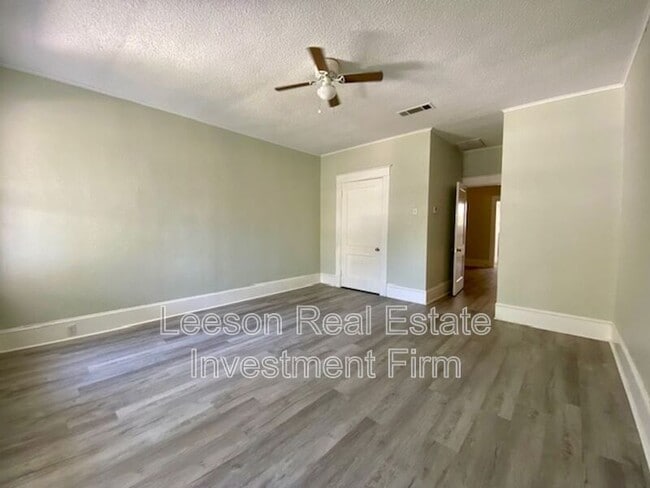 Photo - 525 1/2 WICHITA ST.