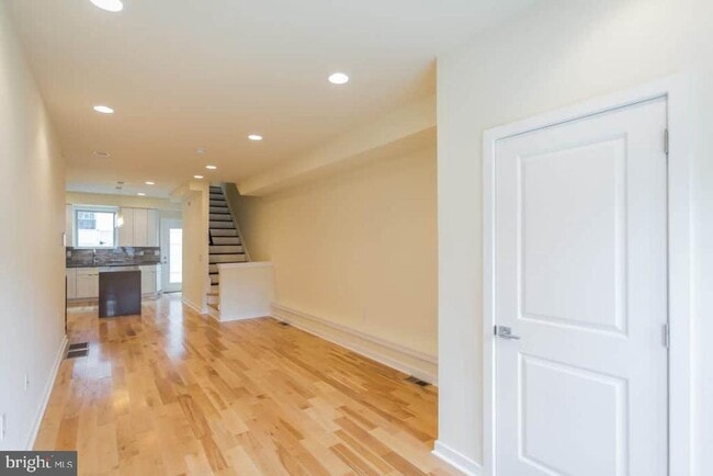 Building Photo - 806 N Burns St Unit 1