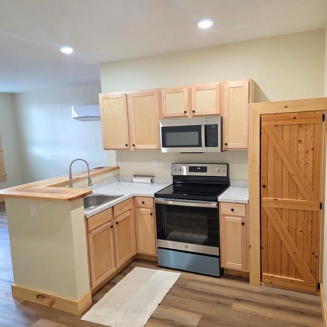 Photo - 121 E Main St