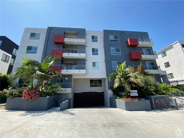 Building Photo - 5026 Rosewood Ave Unit 206 Rental