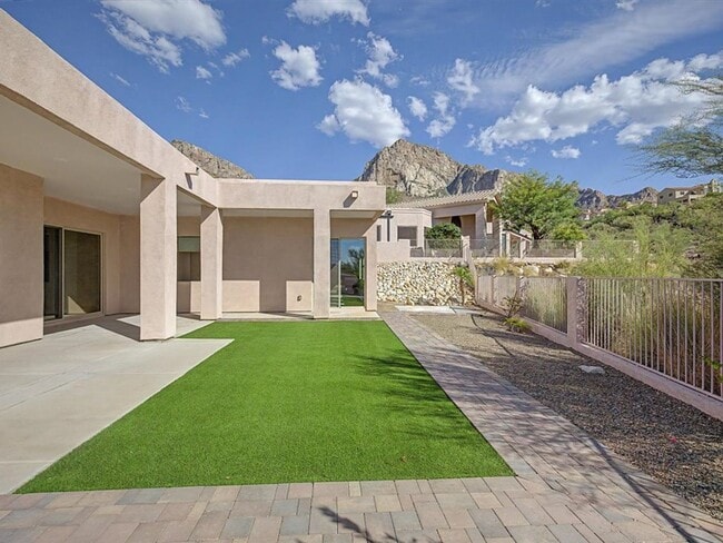 Building Photo - Desert Luxury Living in a Gated Community with Stunning Mountain Views!