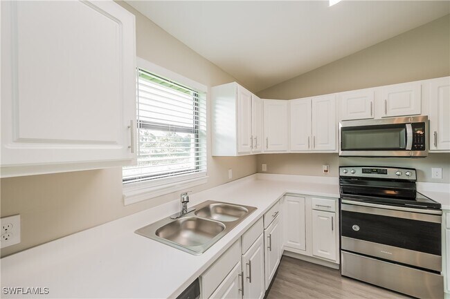 Photo - 1249 Cordoba St E