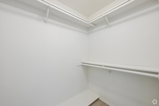 2BR, 2BA - 1200SF - Closet