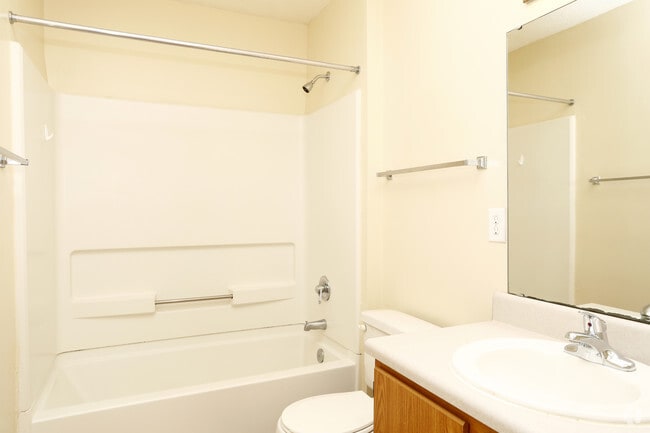 2BR, 2BA - 938sf- Master Bathroom
