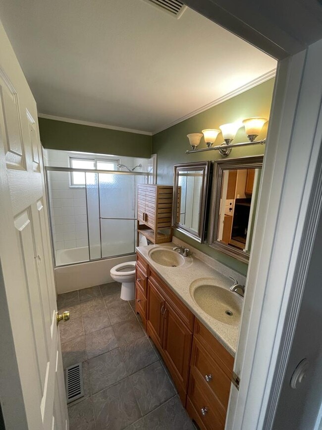 Photo - 8821 Rackham St