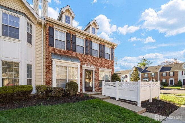 Photo - 194 Darwin Ln